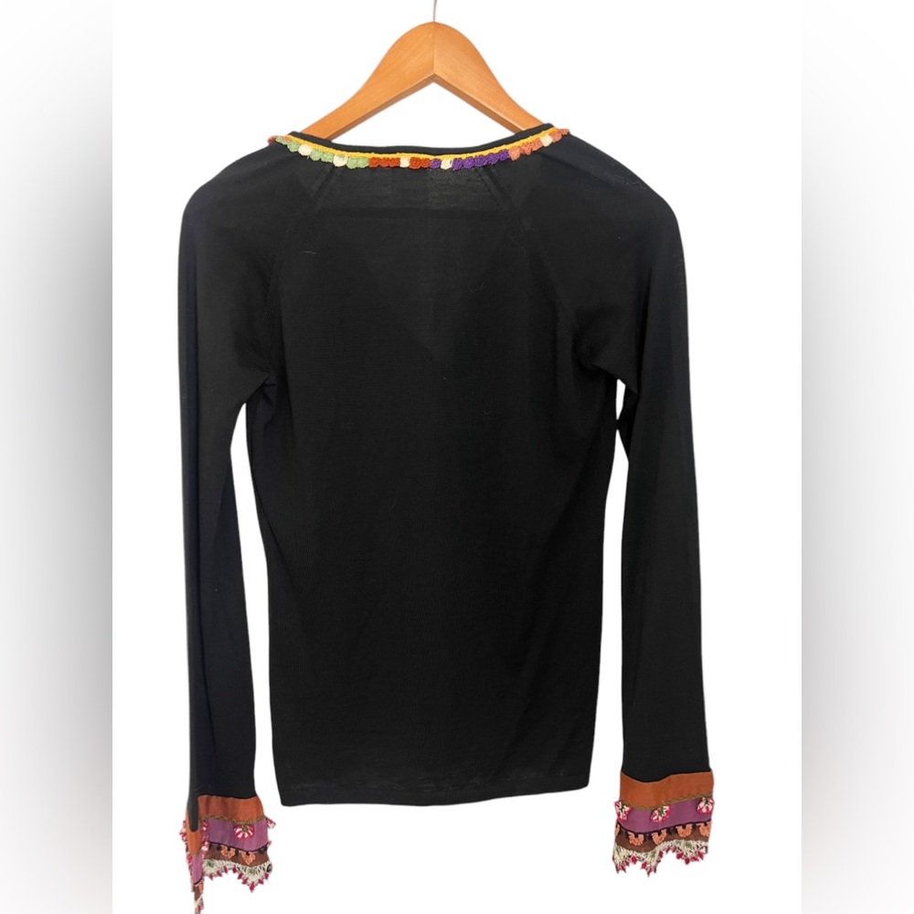 Chloe black V neck embroidered details top - Picture 2 of 7